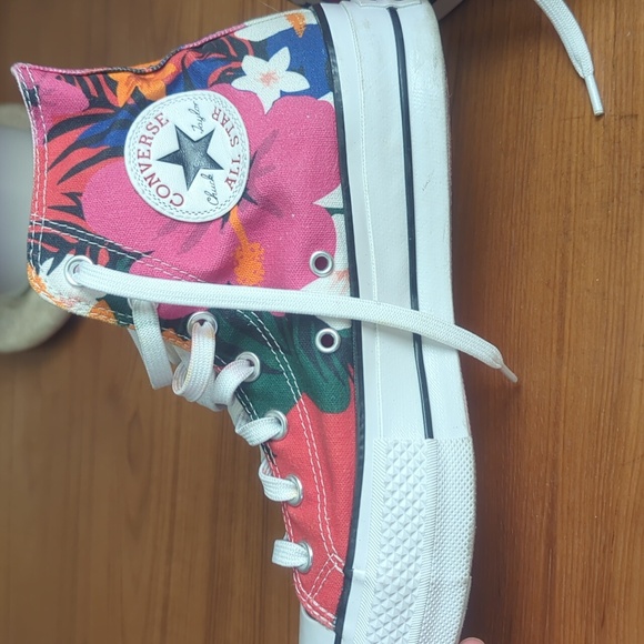 Converse - Picture 7 of 16
